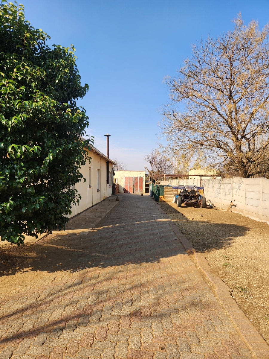 4 Bedroom Property for Sale in Hennenman Free State